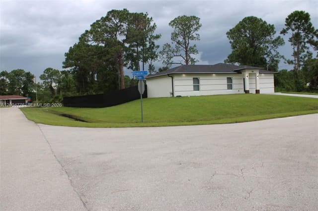 728 Glacier Avenue, FL 33974