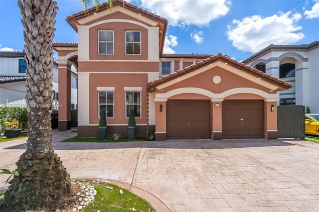 8944 NW 180th Terrace A, Hialeah, FL 33018