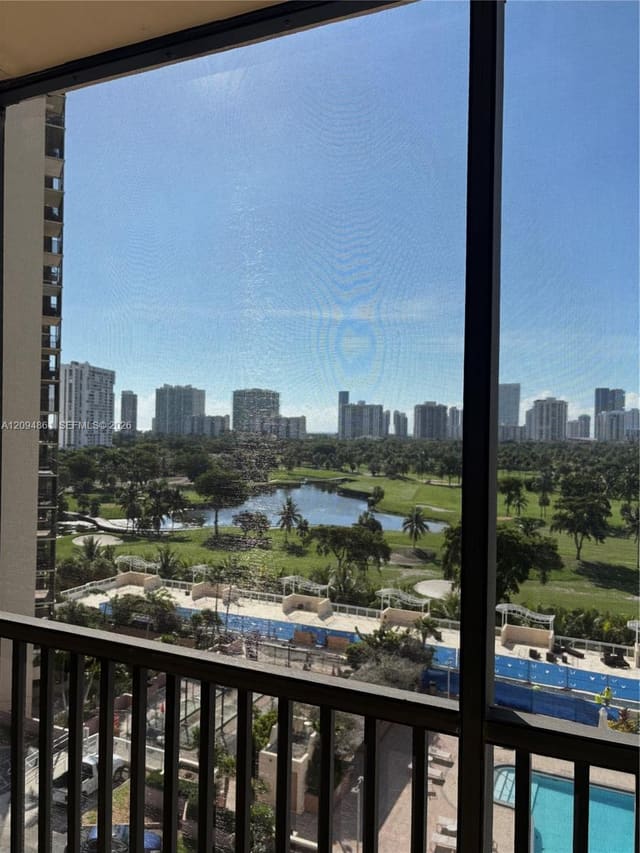 20301 W Country Club Drive 1025, Aventura, FL 33180
