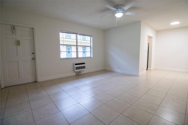2537 LINCOLN Street #3, Hollywood, FL 33020