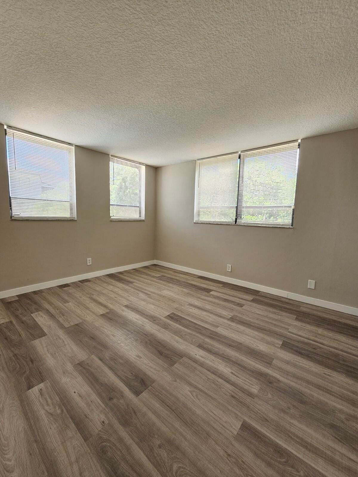 1850 N CONGRESS Avenue 305 — photo 12