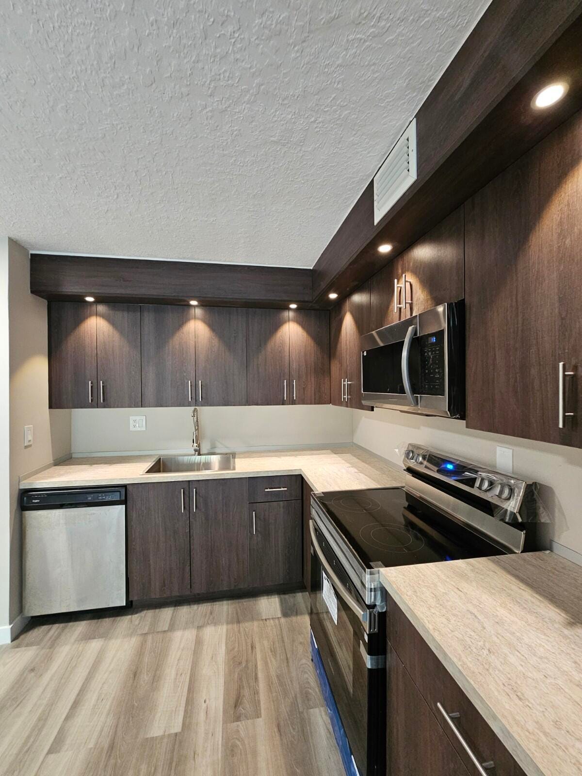 1850 N CONGRESS Avenue 305 — photo 4