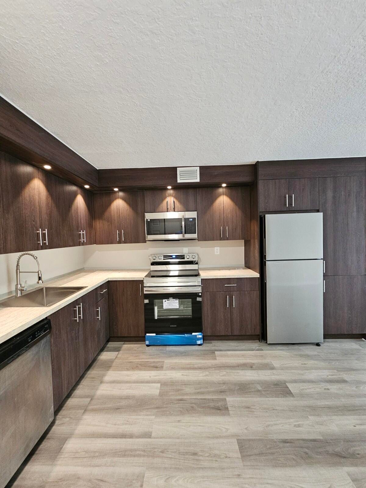 1850 N CONGRESS Avenue 305 — photo 5