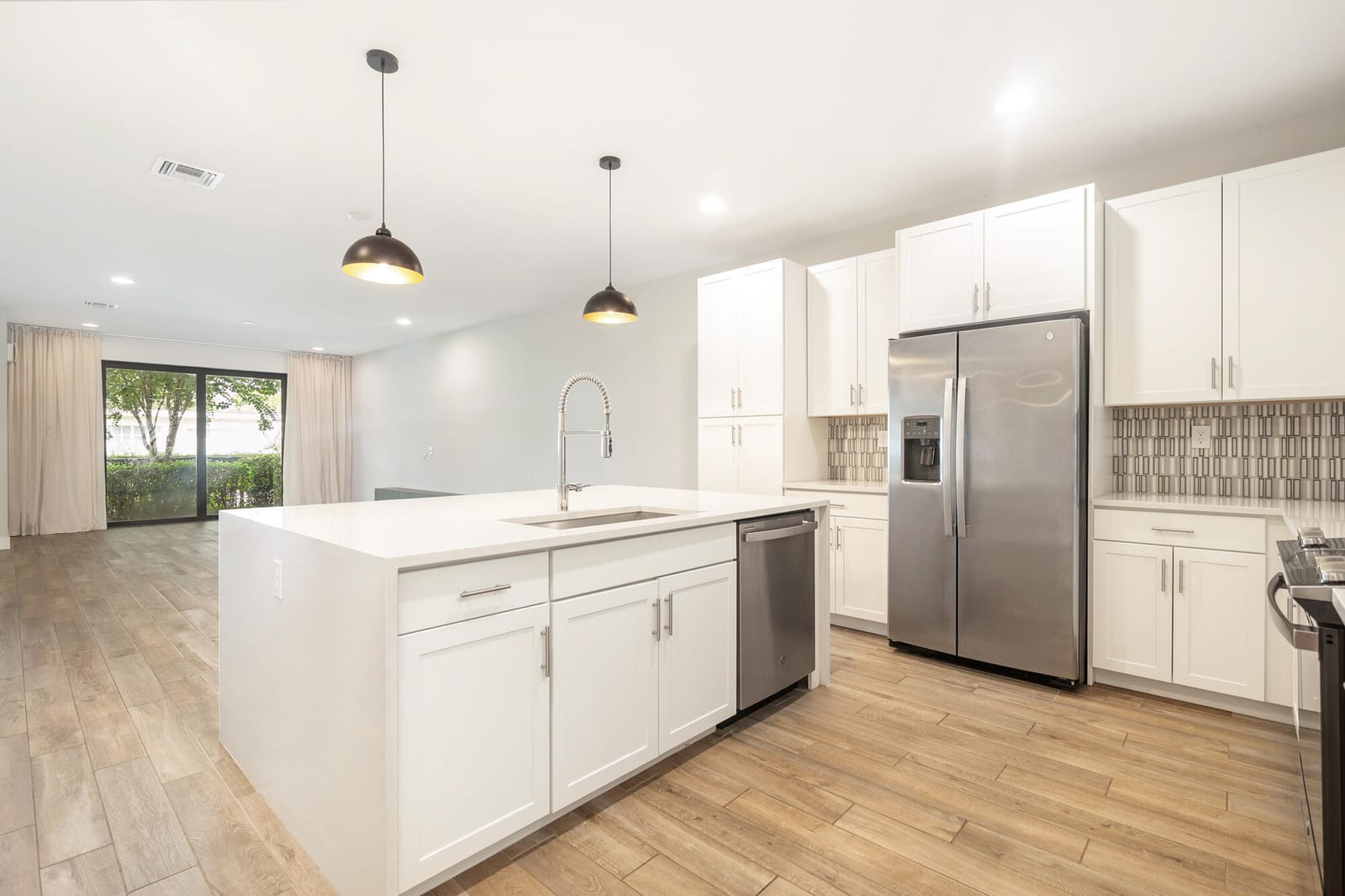 3764 LAMBERT Avenue — photo 12