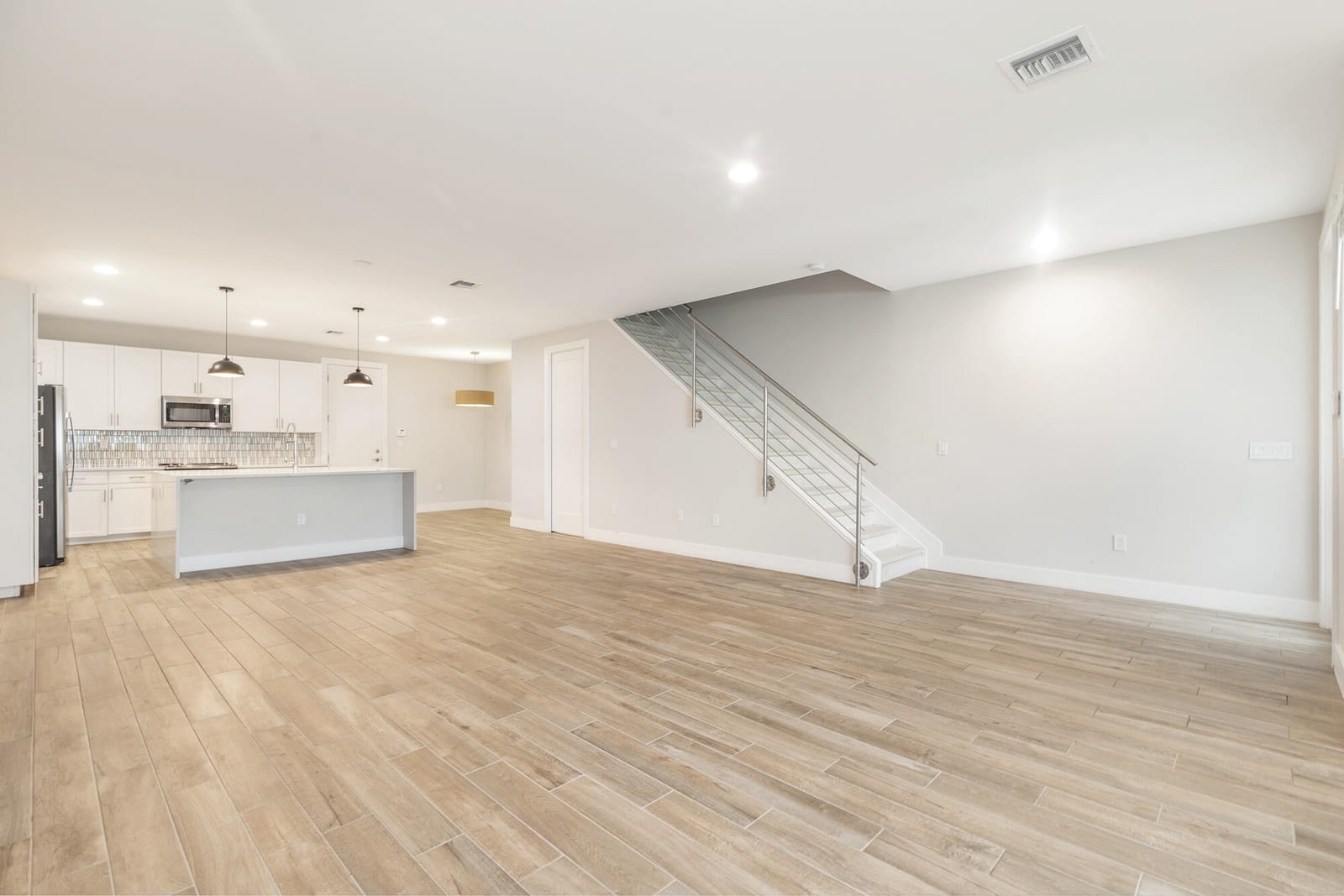 3764 LAMBERT Avenue — photo 4