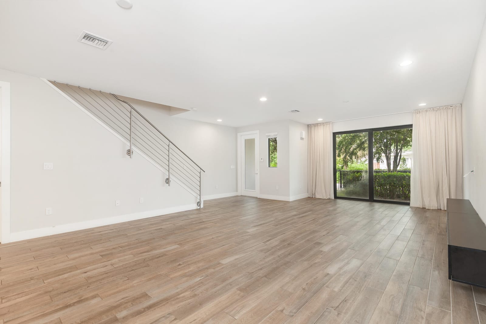 3764 LAMBERT Avenue — photo 6
