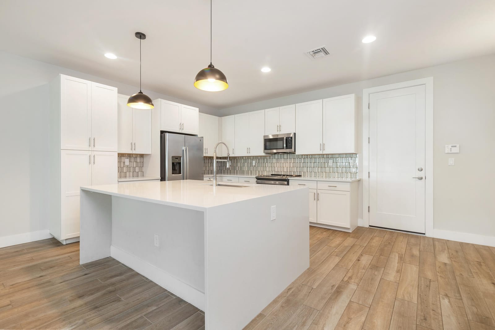 3764 LAMBERT Avenue — photo 9