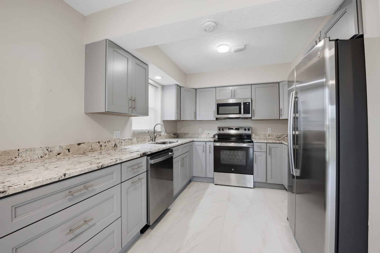 1033 Goldenrod Road — photo 3