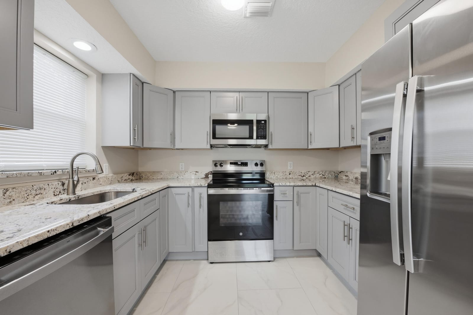 1033 Goldenrod Road — photo 4
