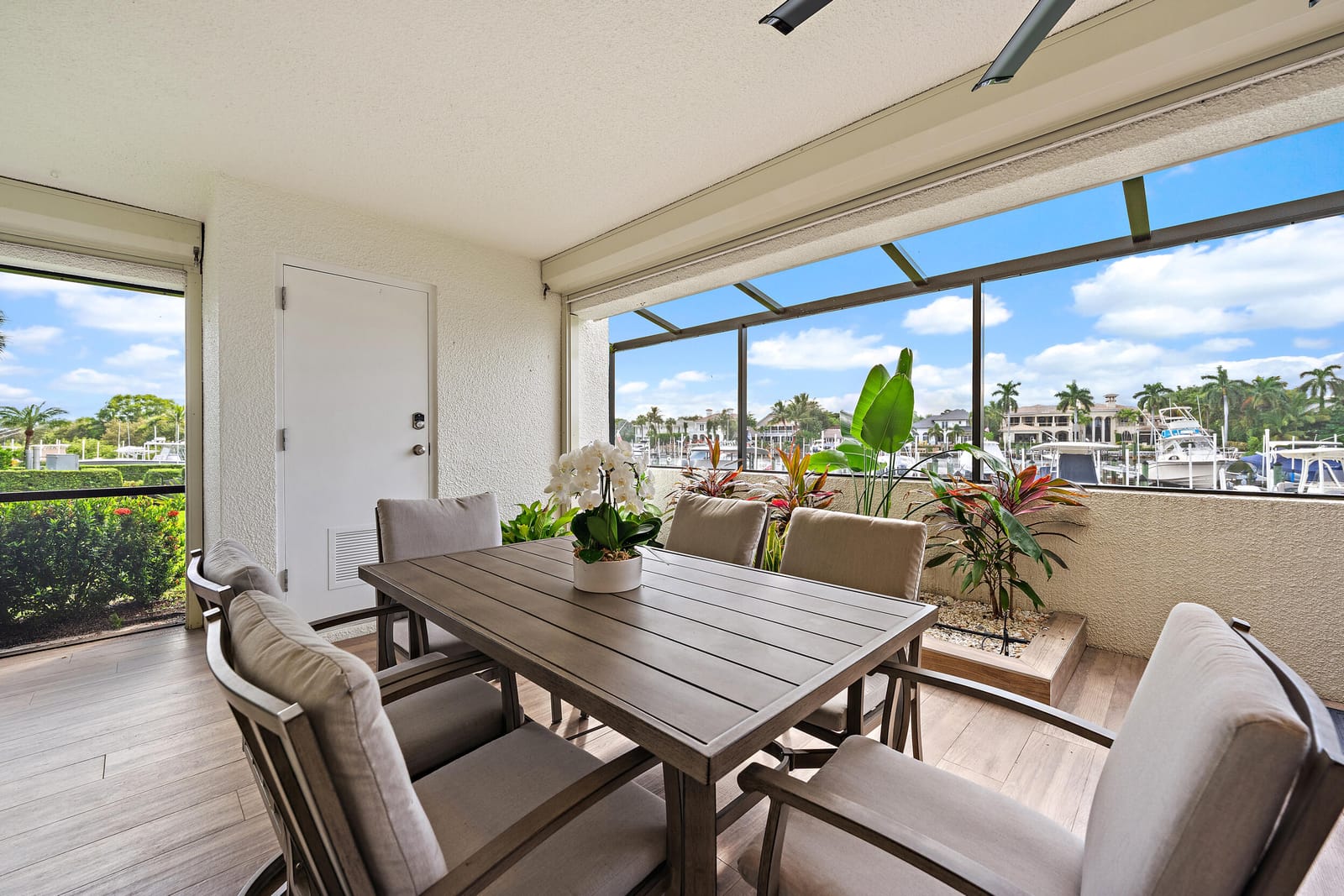 513 Oak Harbour Drive — photo 4