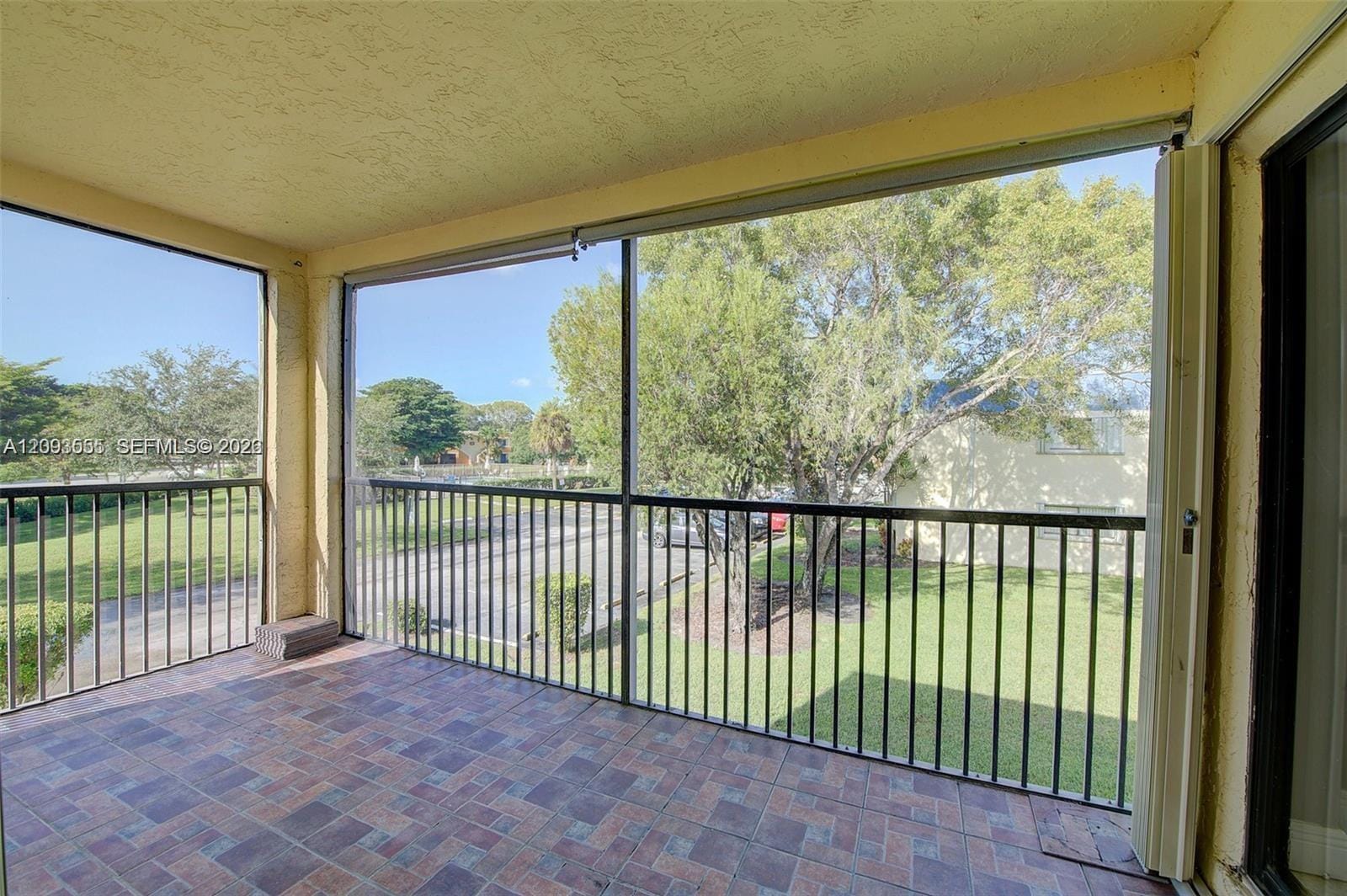 165 Lakeview Drive 201 — photo 4
