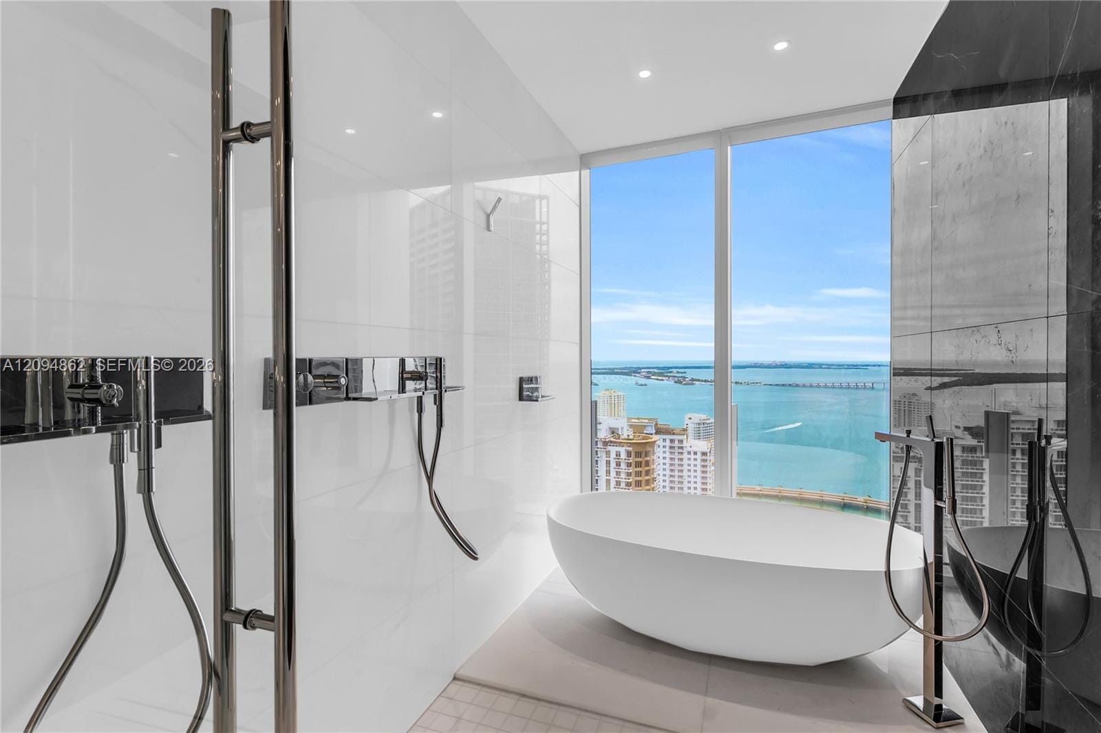 300 Biscayne Blvd Way 4203, Miami, FL 33131 photo 23
