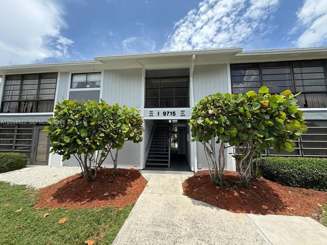 9715 Hammocks Boulevard 102, Lakeview At The Hammocks, Miami, FL