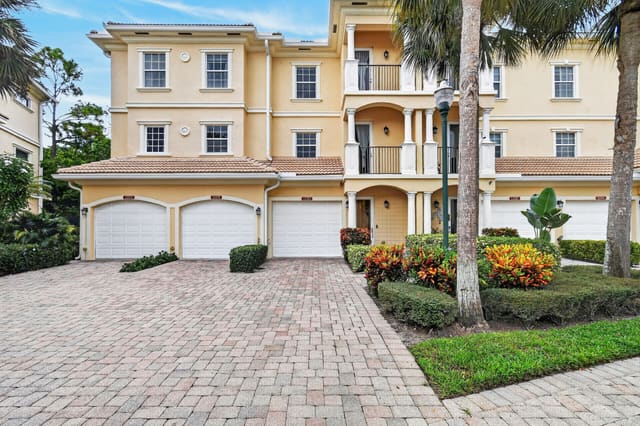 12583 SE OLD CYPRESS Drive 3-908, Hobe Sound, FL 33455
