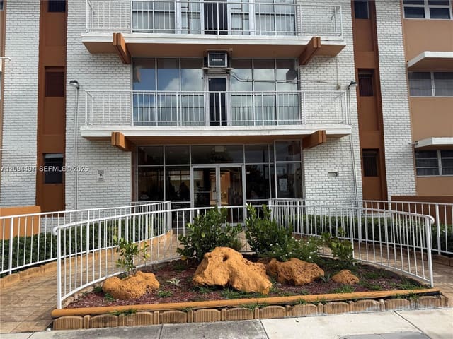 3881 W Flagler Street 315, Miami, FL 33134