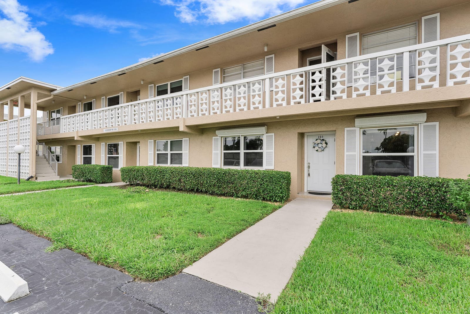1160 Mahogany Way 103 — photo 2
