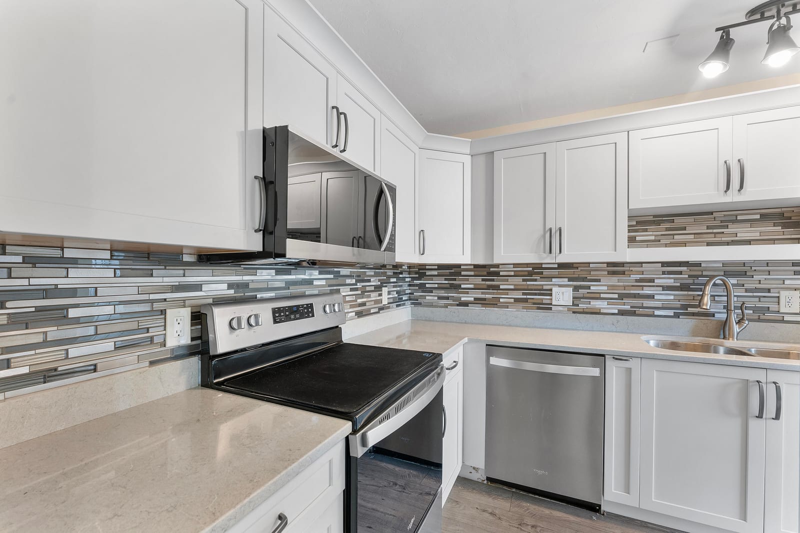 1160 Mahogany Way 103 — photo 9