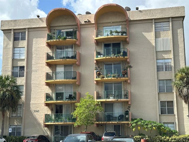 9360 Fontainebleau Boulevard 410, Miami, FL 33172