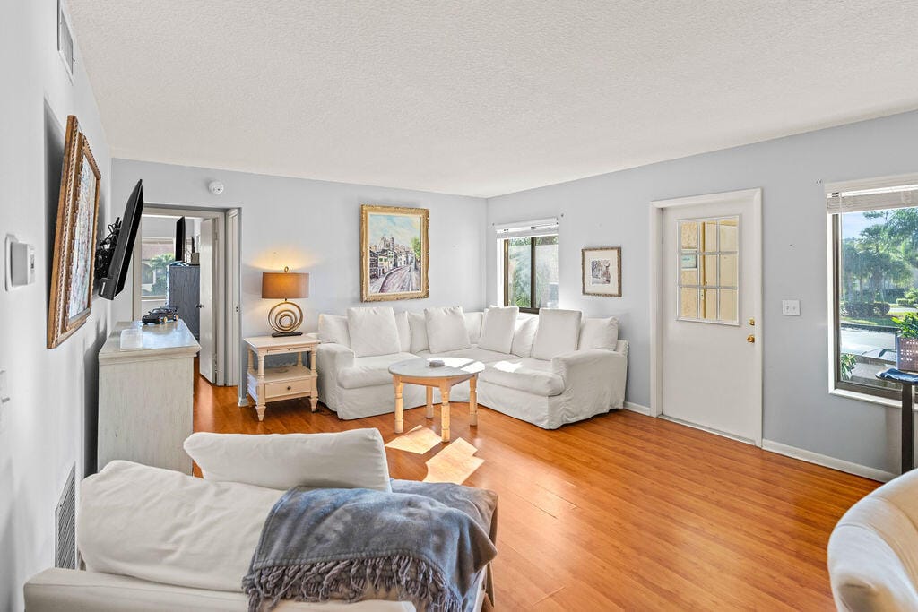 236 PINE HOV Circle D-2 — photo 4