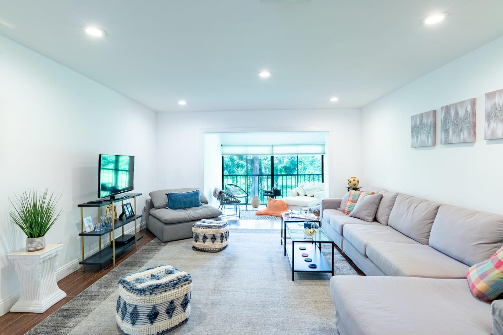 9282 Vista Del Lago 33D — photo 2