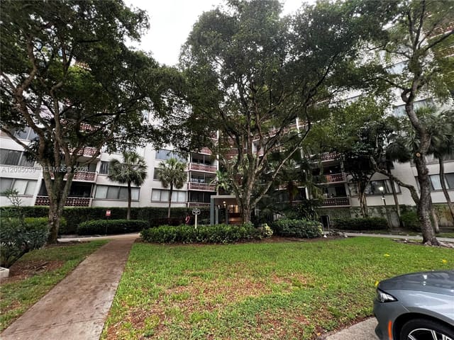 4222 Inverrary Boulevard 4305, Lauderhill, FL 33319