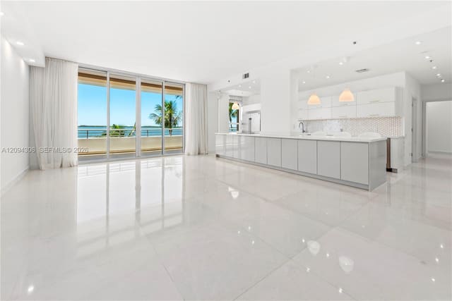 808 Brickell Key Drive 304, Miami, FL 33131