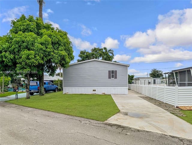 1910 SW 85th Lane, Davie, FL 33324