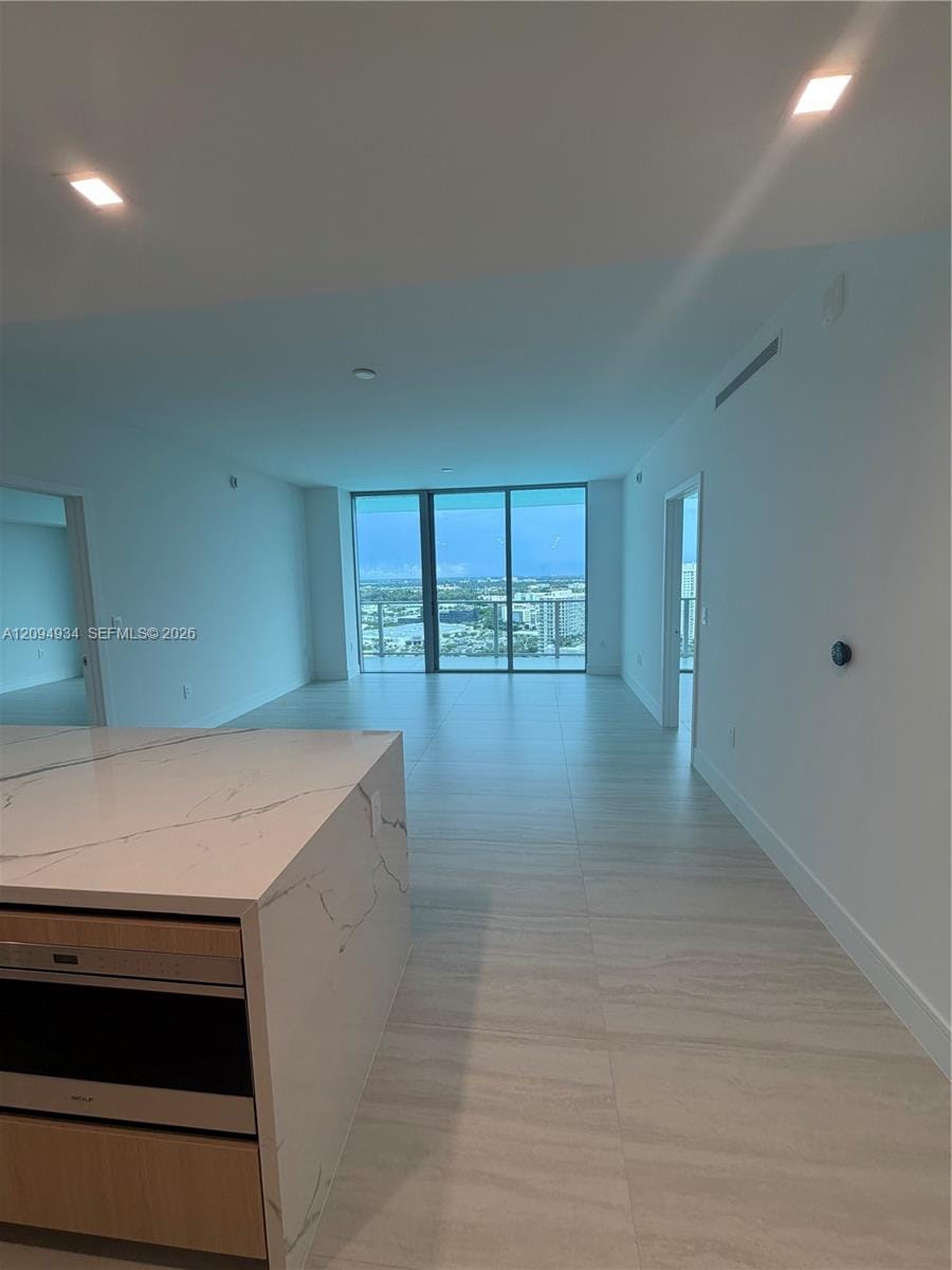 2411 Laguna Circle 2408 — photo 2