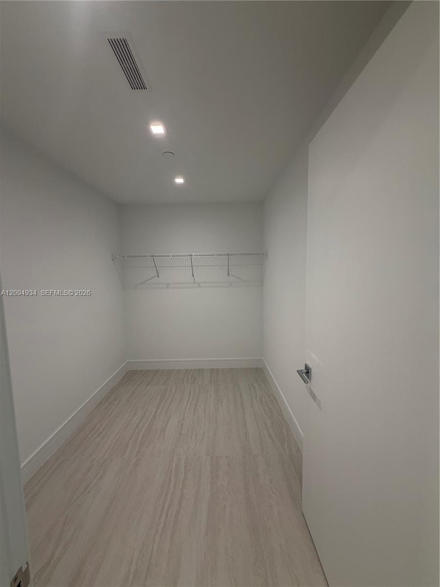 2411 Laguna Circle 2408, Miami, FL 33181 photo 13