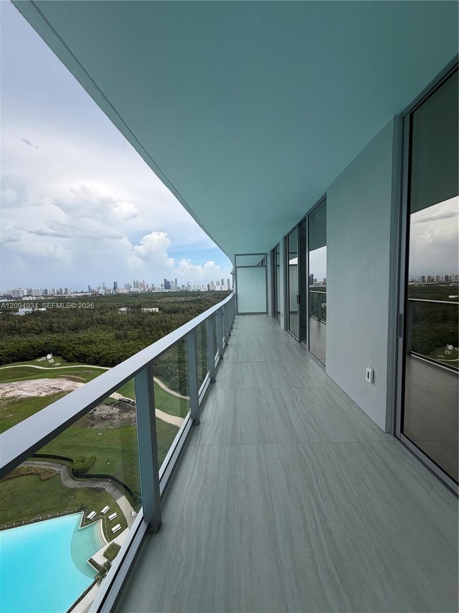 2411 Laguna Circle 2408, Miami, FL 33181 photo 17