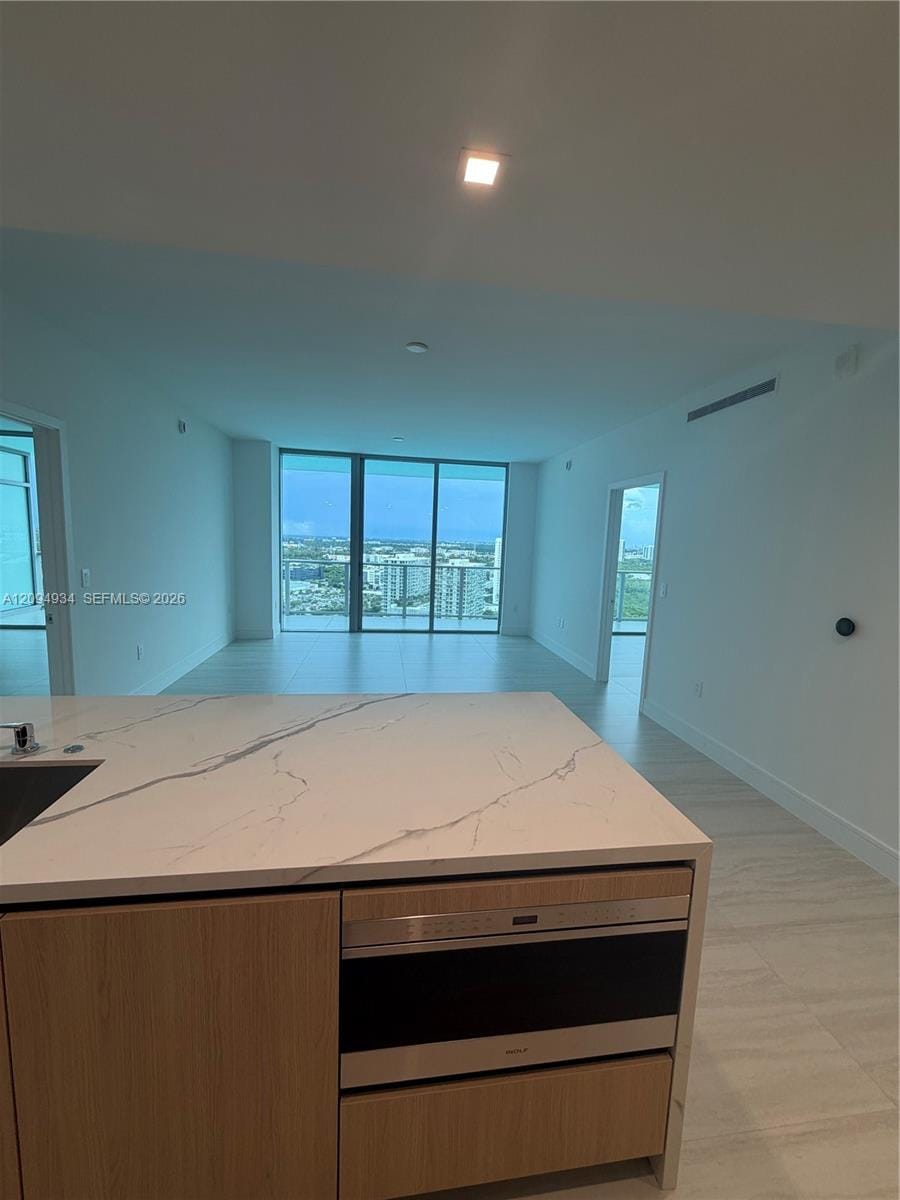 2411 Laguna Circle 2408 — photo 4