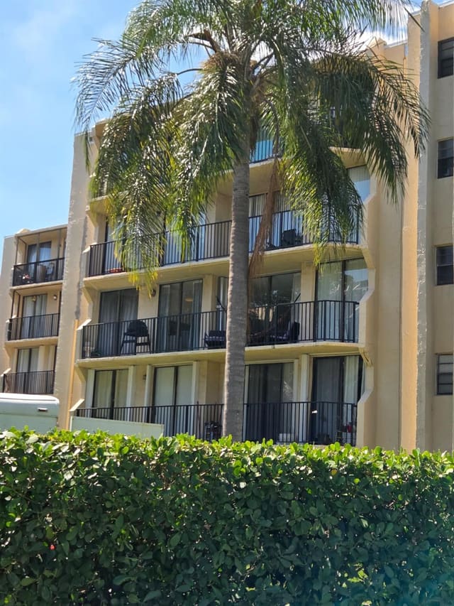 3500 BLUE LAKE Drives 304, Pompano Beach, FL 33064