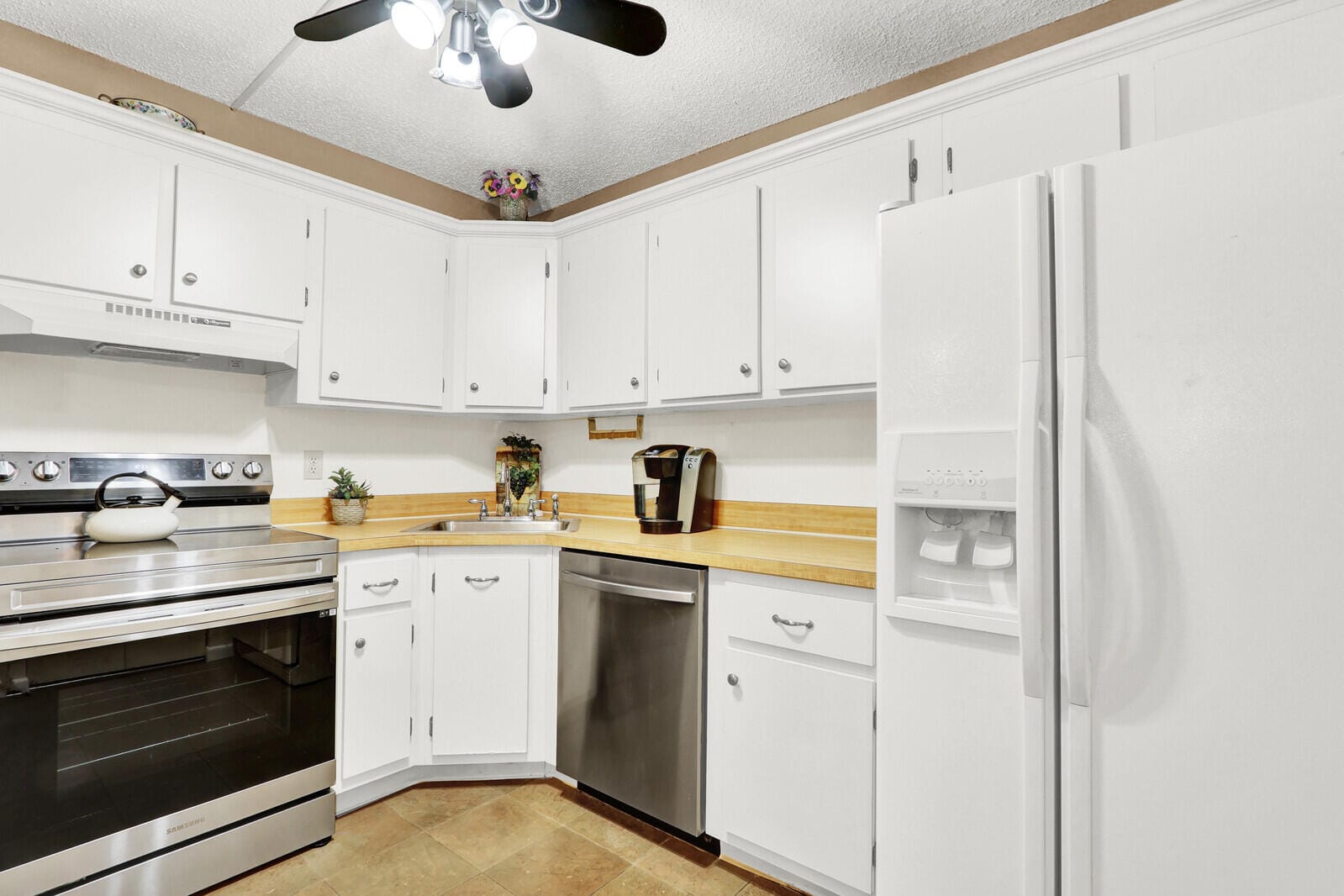 338 Knotty Pine Circle D-1 — photo 6