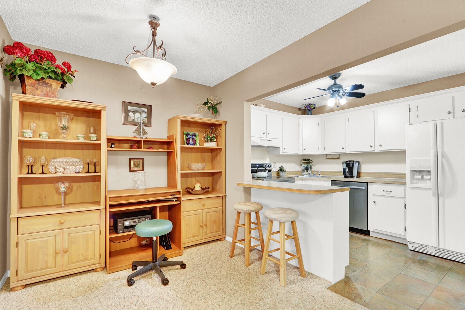 338 Knotty Pine Circle D-1 — photo 8