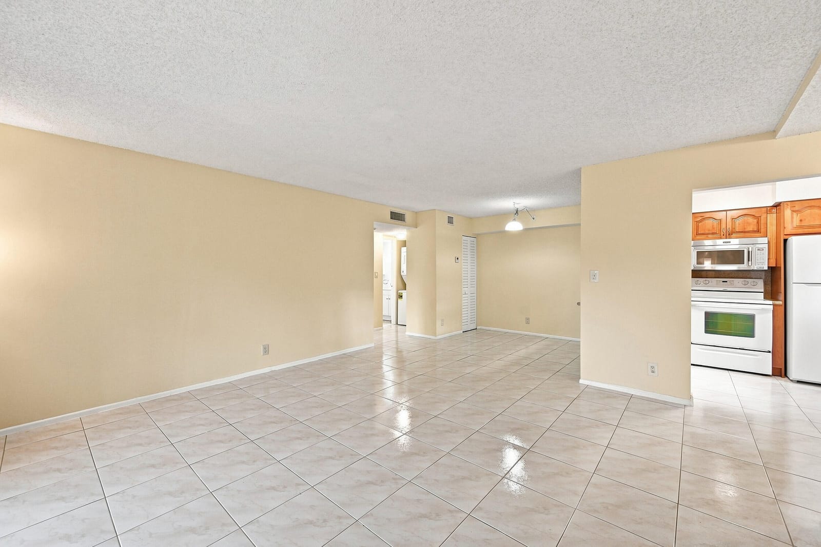 2753 S OAKLAND FOREST Drive 102 — photo 7