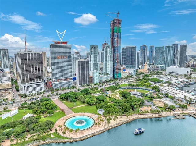 50 Biscayne Boulevard 4707, Miami, FL 33132