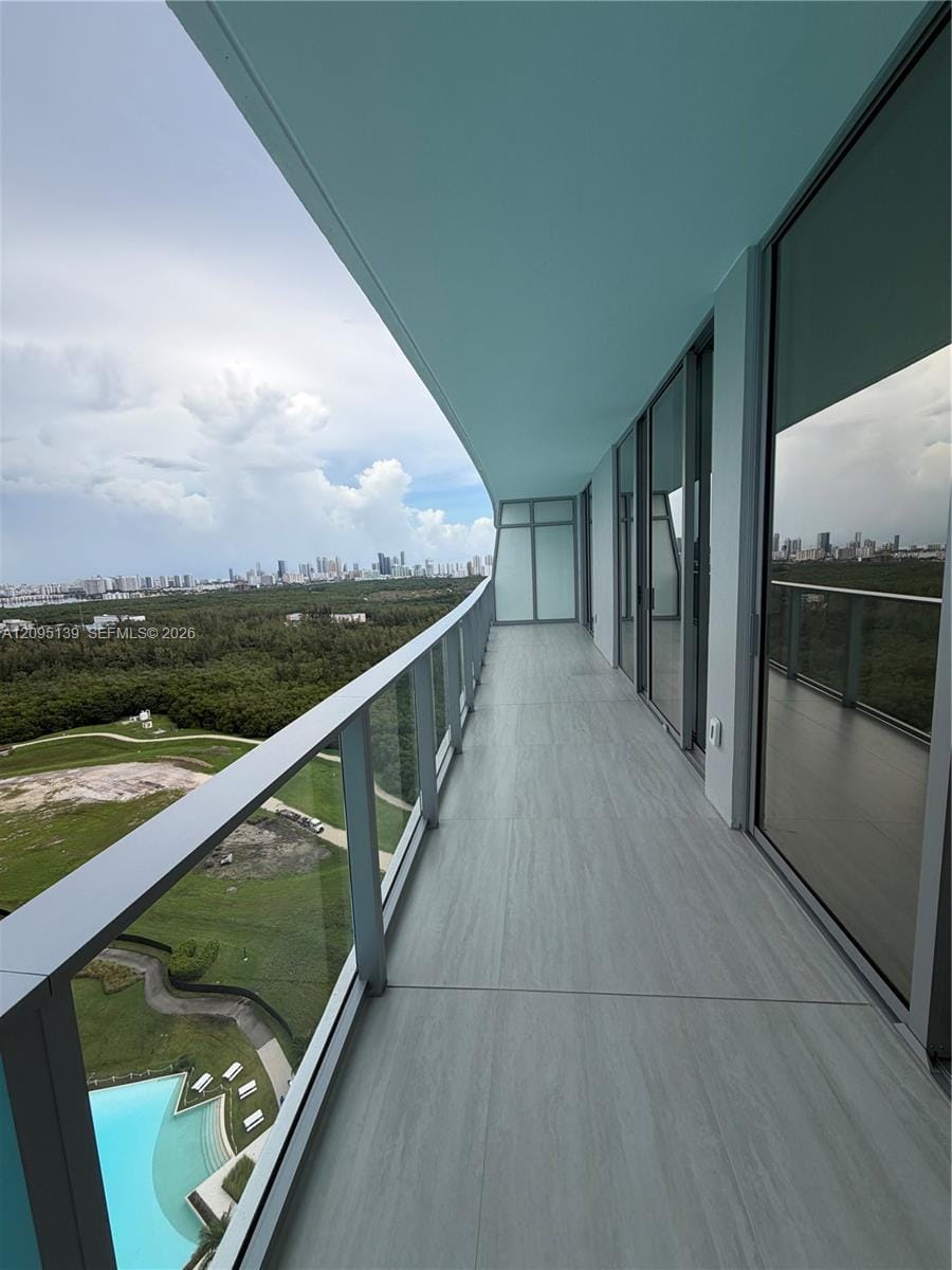 2411 Laguna Circle 2409, North Miami, FL 33181 photo 17