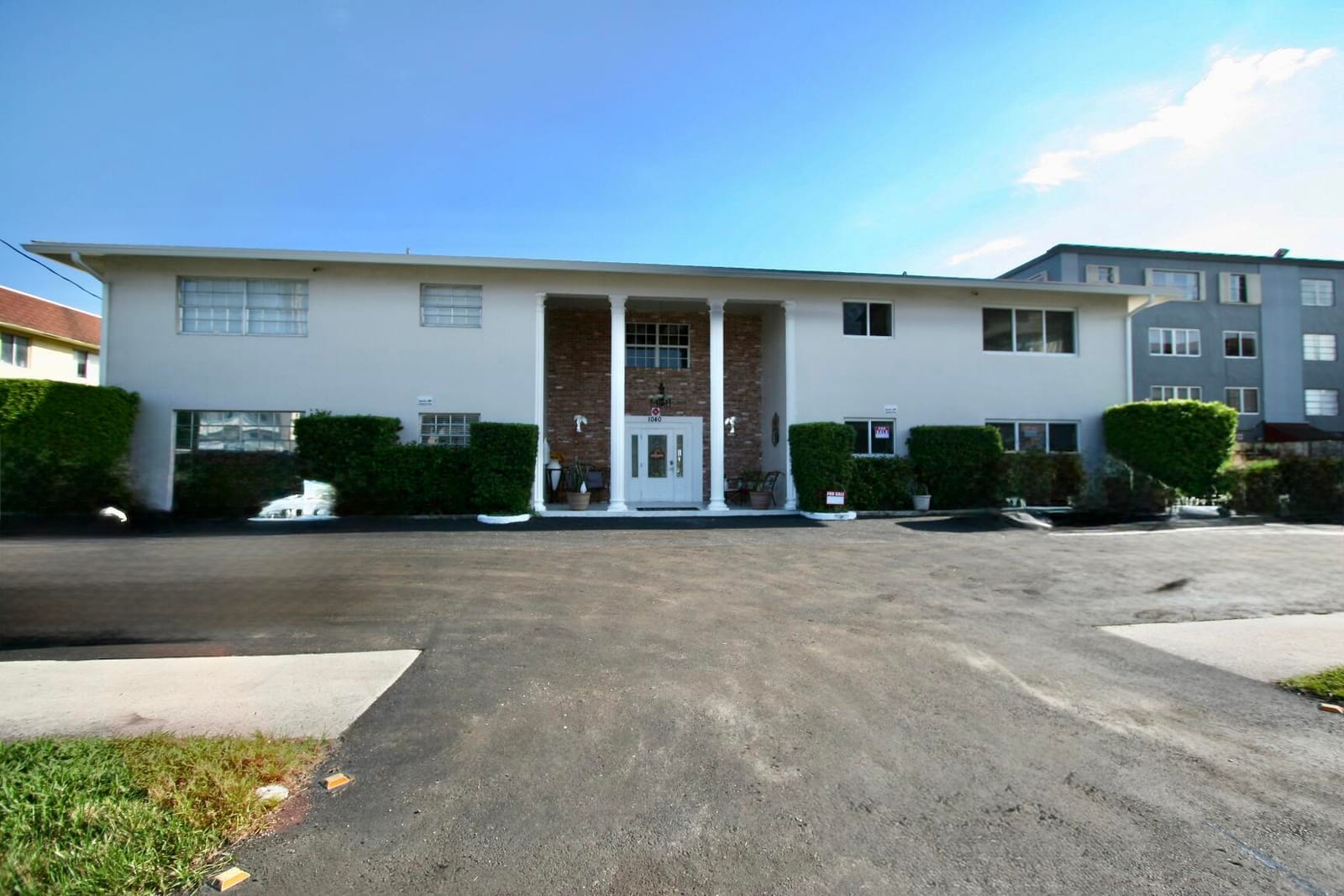 1040 CRYSTAL LAKE Drive 1