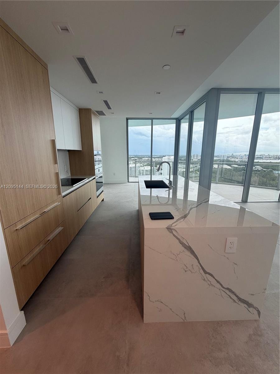 2411 Laguna Circle 2911, North Miami, FL 33181 photo 1