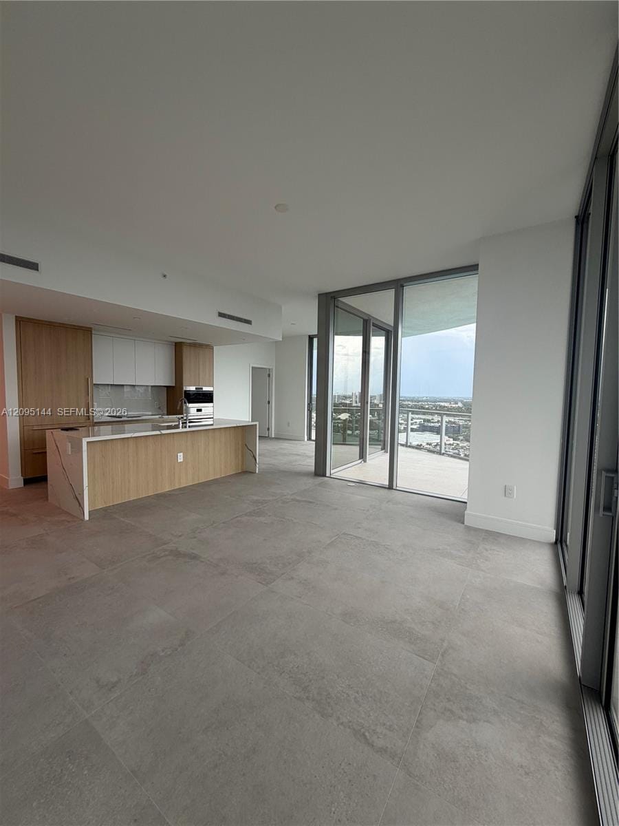 2411 Laguna Circle 2911, North Miami, FL 33181 photo 13