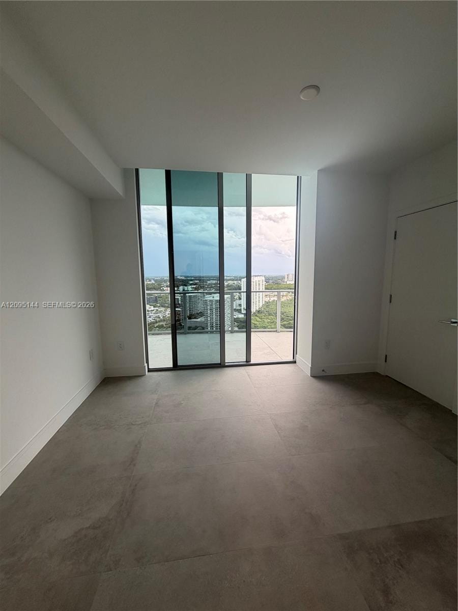 2411 Laguna Circle 2911, North Miami, FL 33181 photo 19