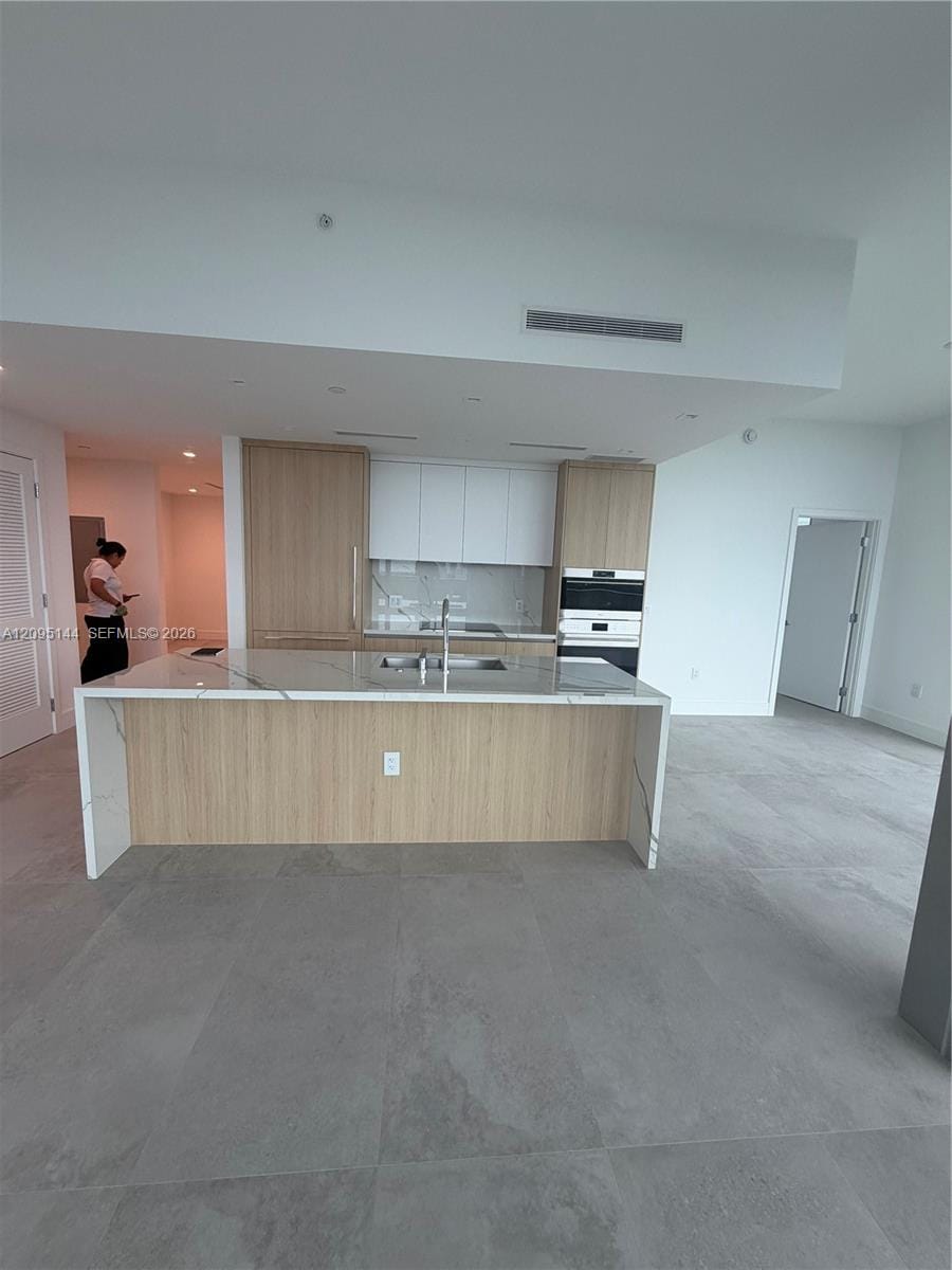 2411 Laguna Circle 2911, North Miami, FL 33181 photo 5