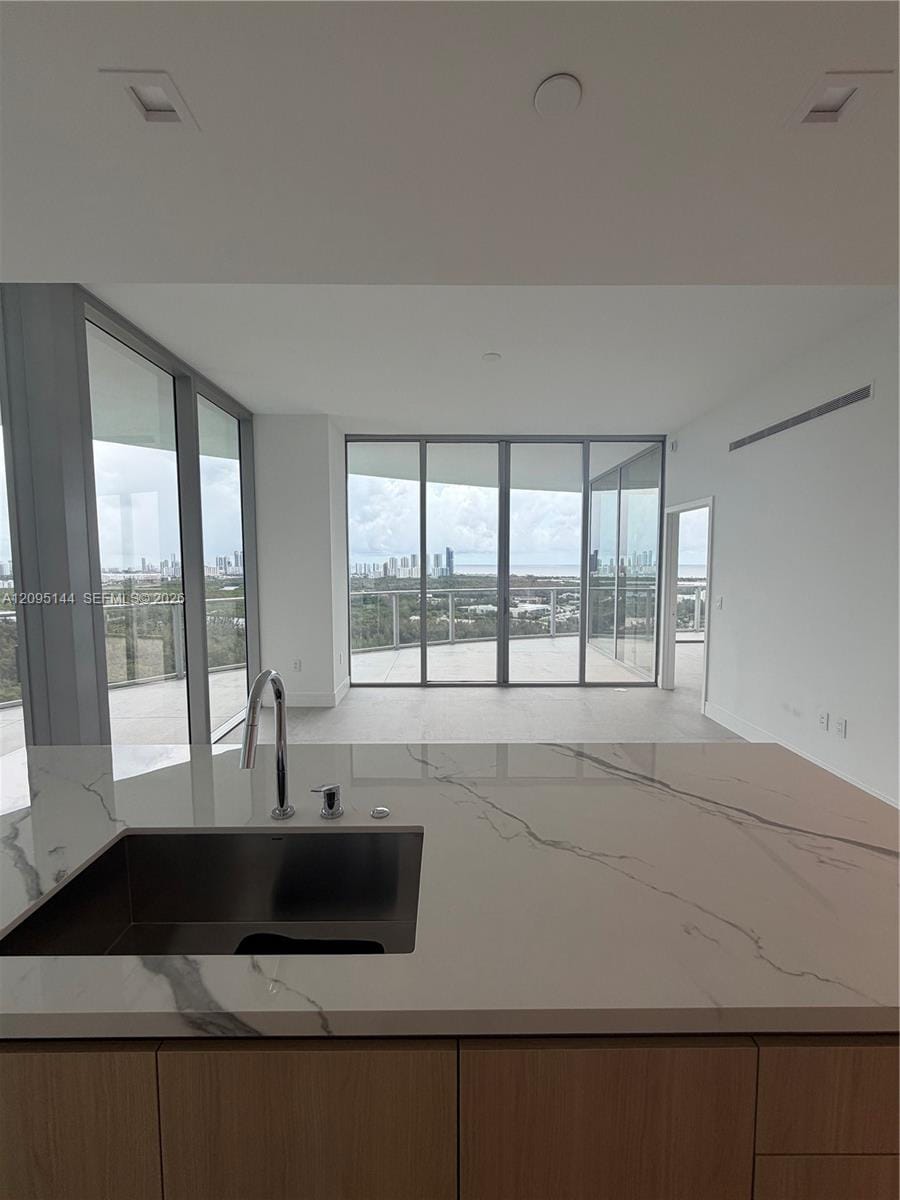 2411 Laguna Circle 2911, North Miami, FL 33181 photo 6
