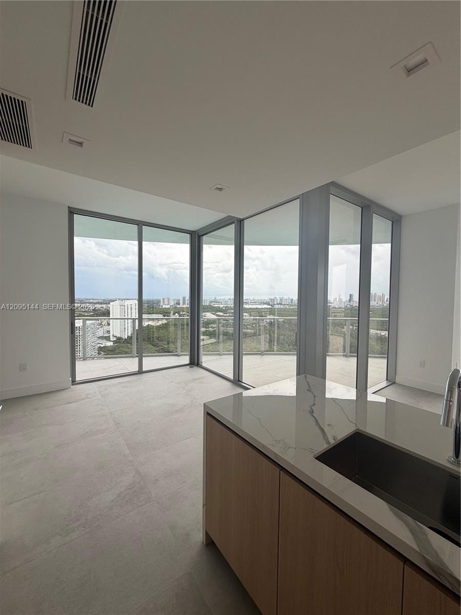 2411 Laguna Circle 2911, North Miami, FL 33181 photo 7
