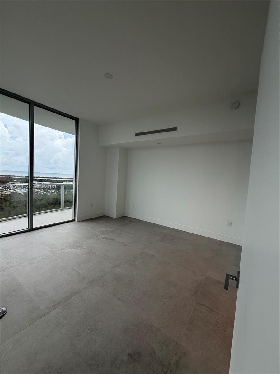 2411 Laguna Circle 2911, North Miami, FL 33181 photo 8