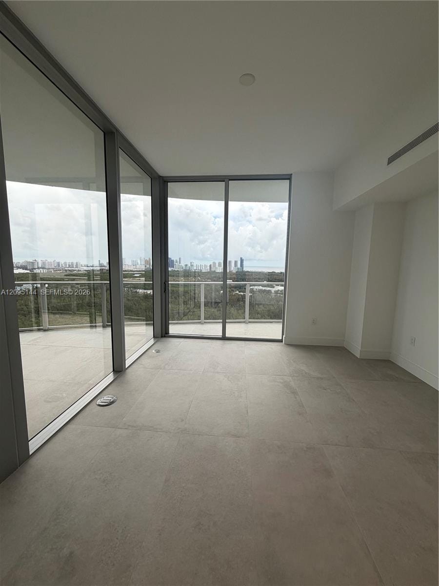 2411 Laguna Circle 2911, North Miami, FL 33181 photo 9