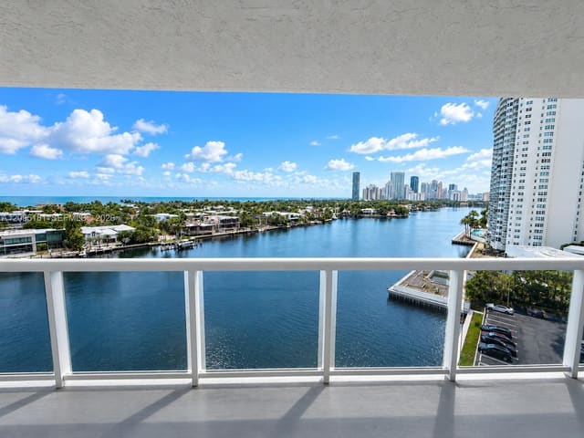 20515 E Country Club Drive 1044, Aventura, FL 33180