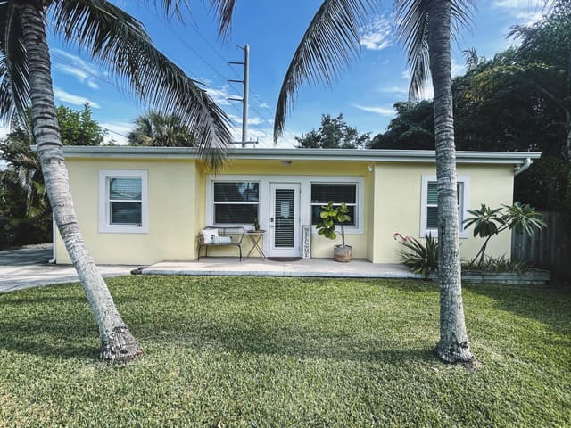 604 NW POINSETTIA Street, Stuart, FL 34994