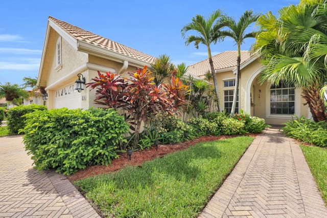706 SW Aruba Bay, Port St. Lucie, FL 34986