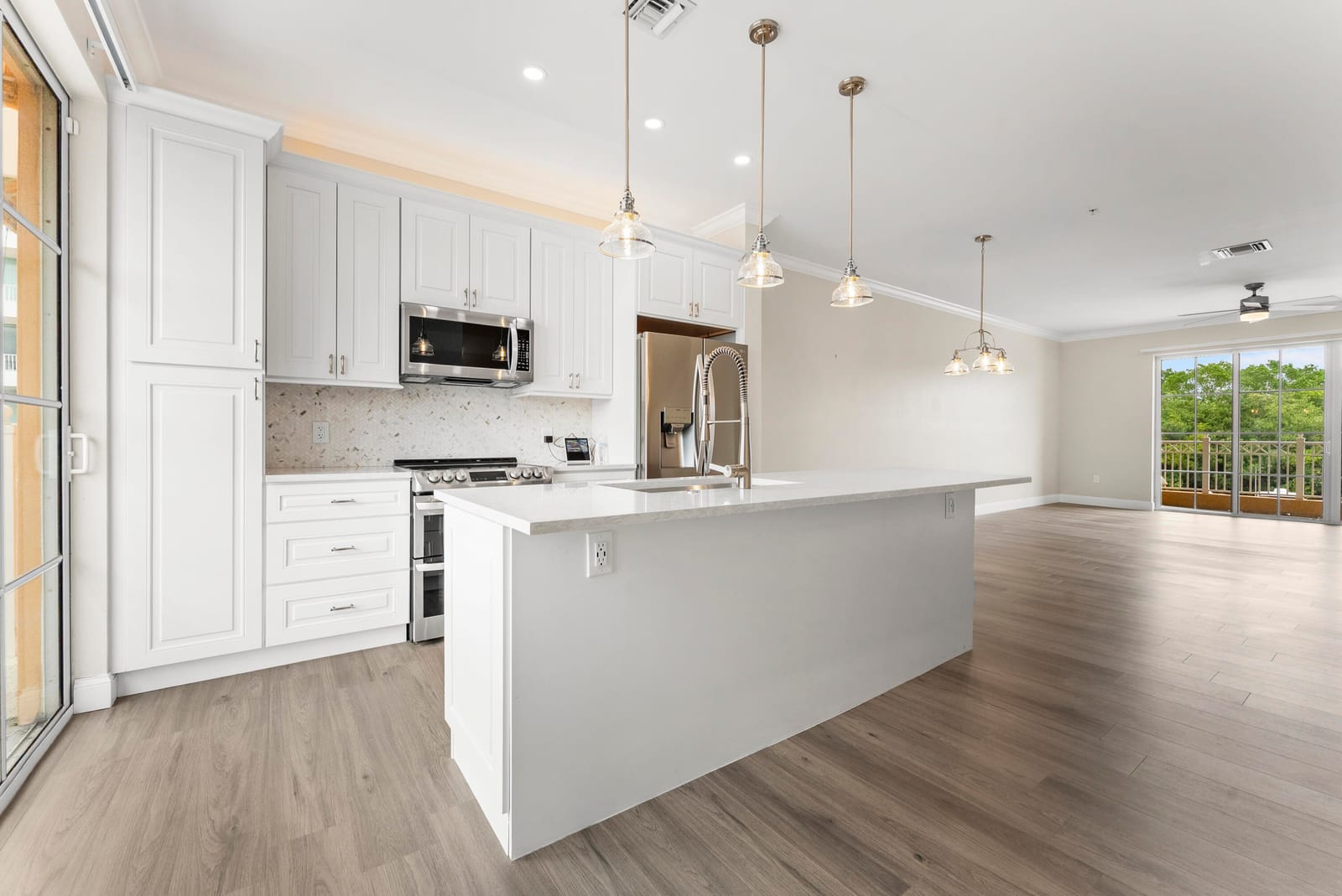 643 CASA LOMA Boulevard — photo 6